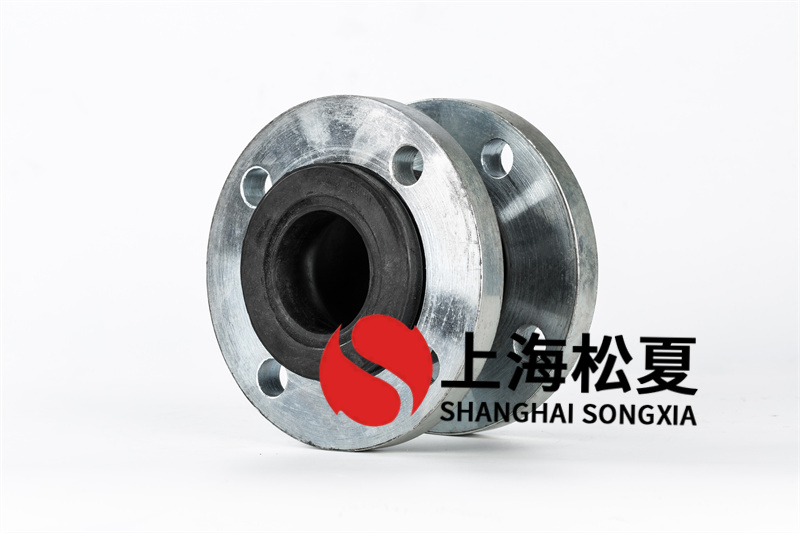 組裝球型橡膠軟接頭時，地腳螺栓的螺桿擠出機應(yīng)伸進三通接頭兩側(cè)